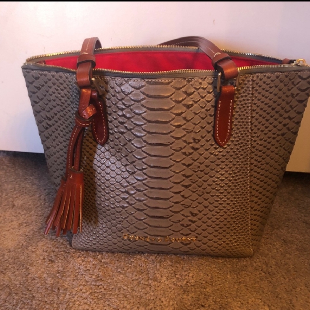 Dooney & Bourke i am looking for this bag